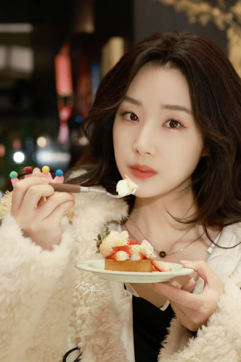 短剧女主 时尚资源演员王小亿从短剧一路火出来，颜值和路人缘都很能打，现在时尚资源