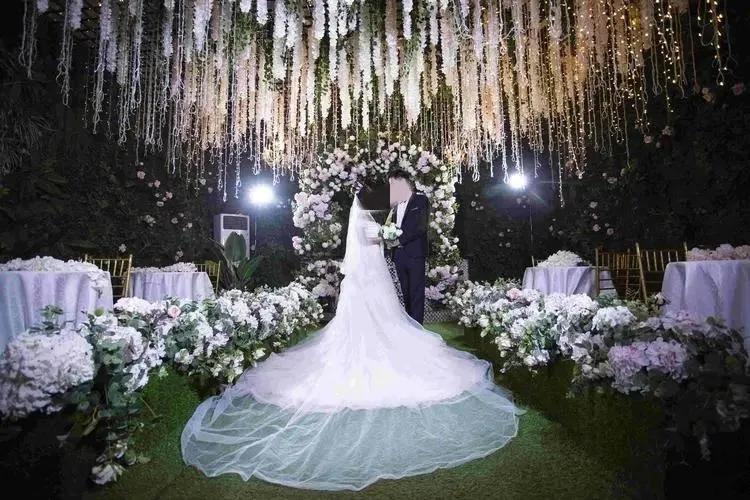 现在的婚宴真无聊！以后我准备只送礼不吃席了！

昨天去参加了一场婚宴，婚宴过程之