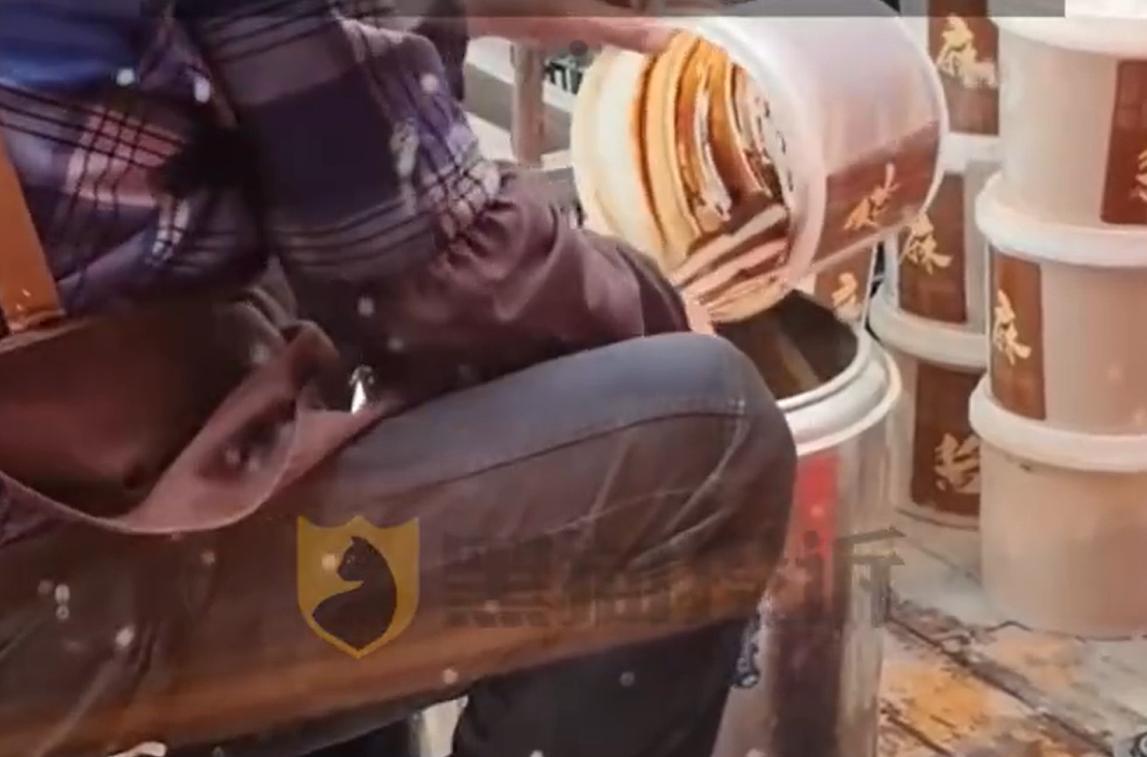 吐了吐了！谁能想到，爆火的刘文祥麻辣烫，背地里这么脏🤢
刷到网友实拍，直接破防