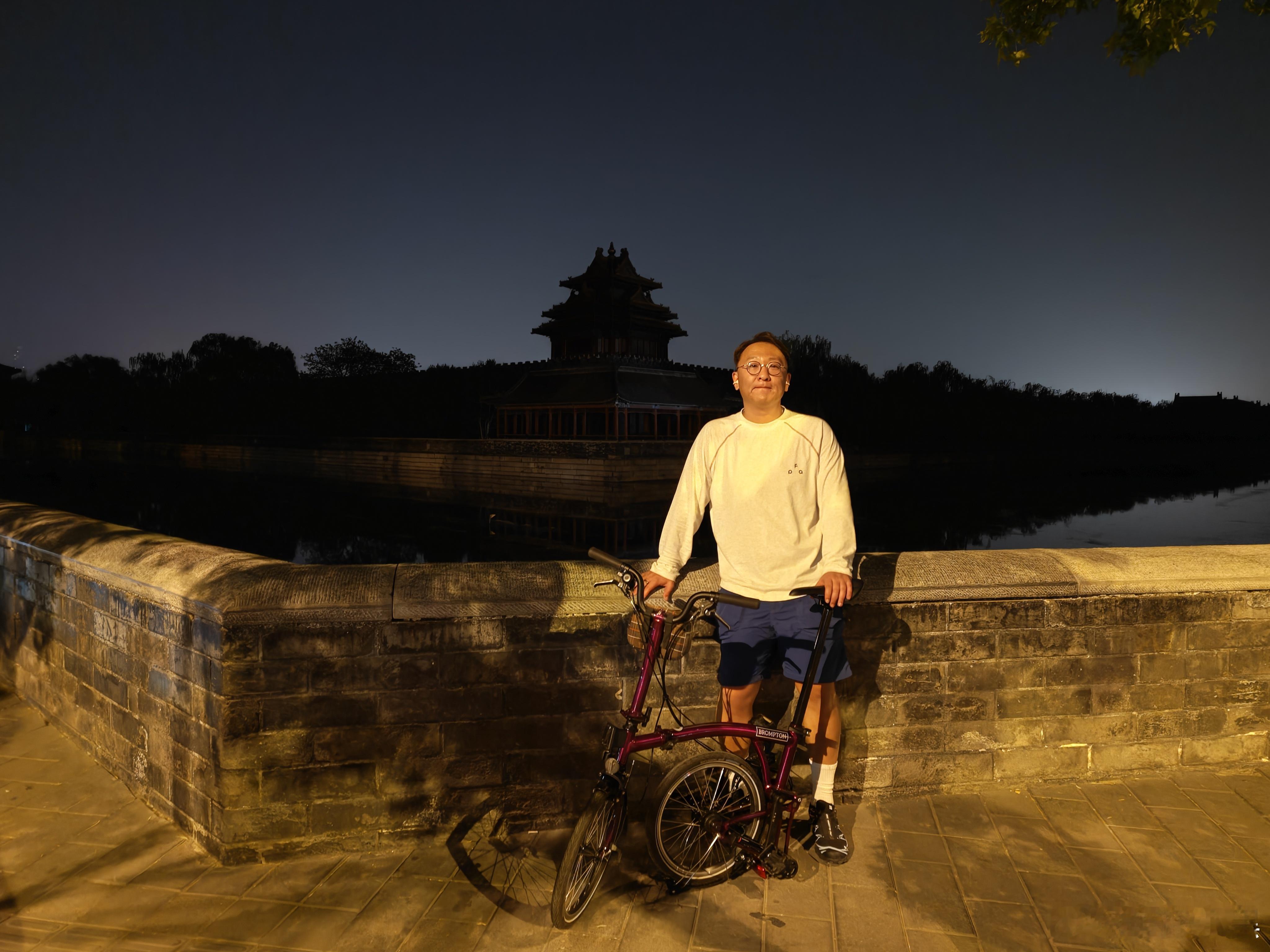 北京车展媒体日，贡献30000步晚上再骑个天安门，舒坦极了40多岁，感觉体力还不