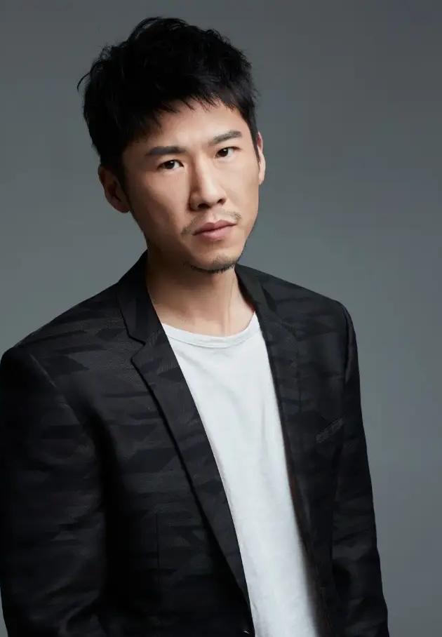 演员王骁，女明星王馥荔的儿子，妥妥的星二代，在最新电视剧除恶里，奉献了精彩绝伦的