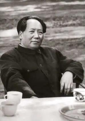 长征结束后，毛主席说：“凡不是党员者，一律入党！”毛主席为什么说这个话？
 
麻