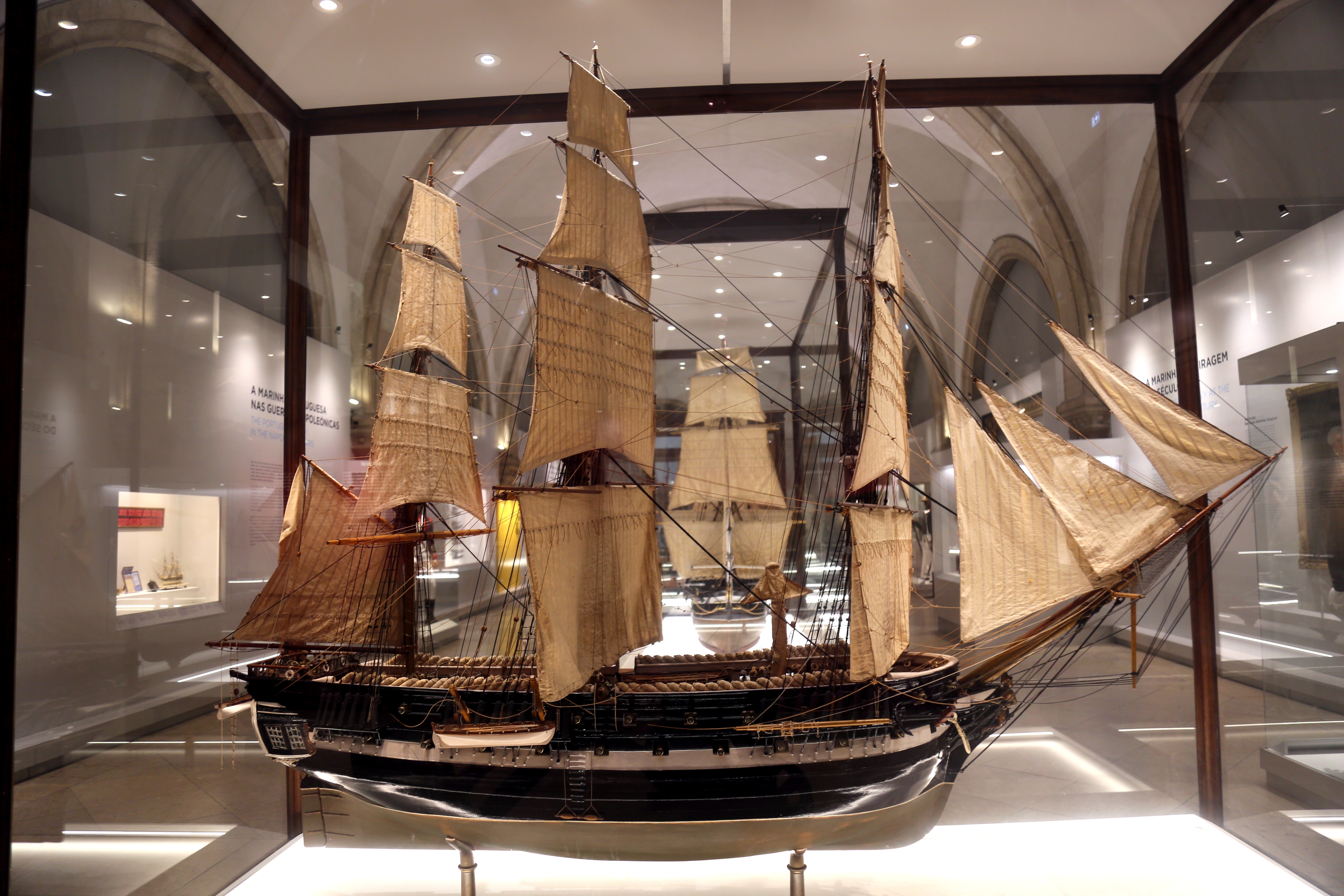 里斯本航海博物馆藏1792-1809年里斯本建造的战舰“尤利西斯号”的复原模型。