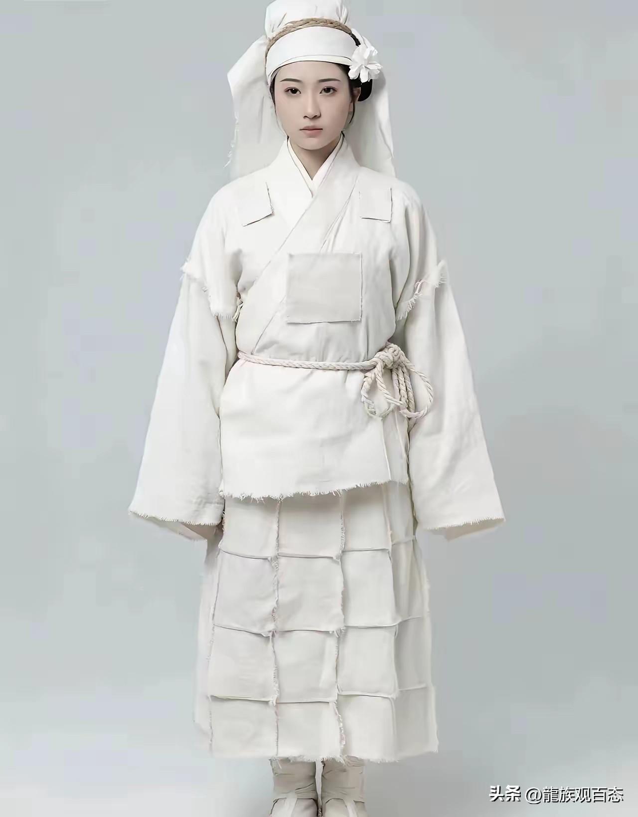 只不过，这衣服中国人应该不敢随便穿吧，否则家人看到会怎样？
而更关键的是，据说这
