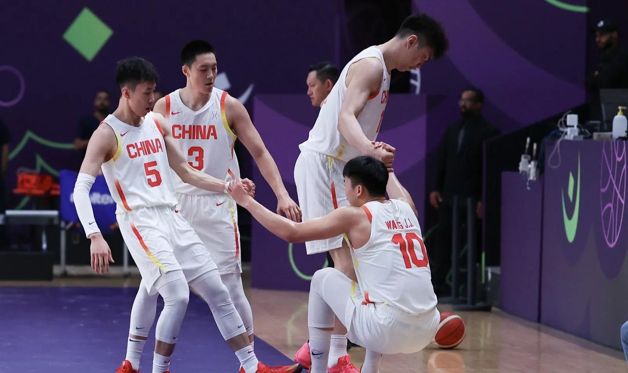 郭士强听劝，王俊杰首发效果明显！

中国男篮主教练郭士强在经历第一场比赛后重新认
