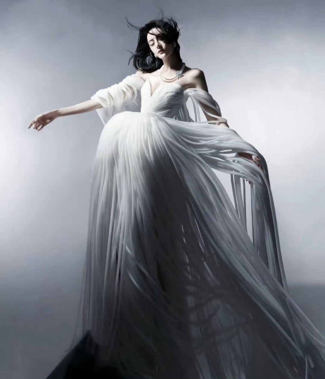 不知道 迪丽热巴的身材很曼妙 迪丽热巴这身材曲线也太让人心动了吧