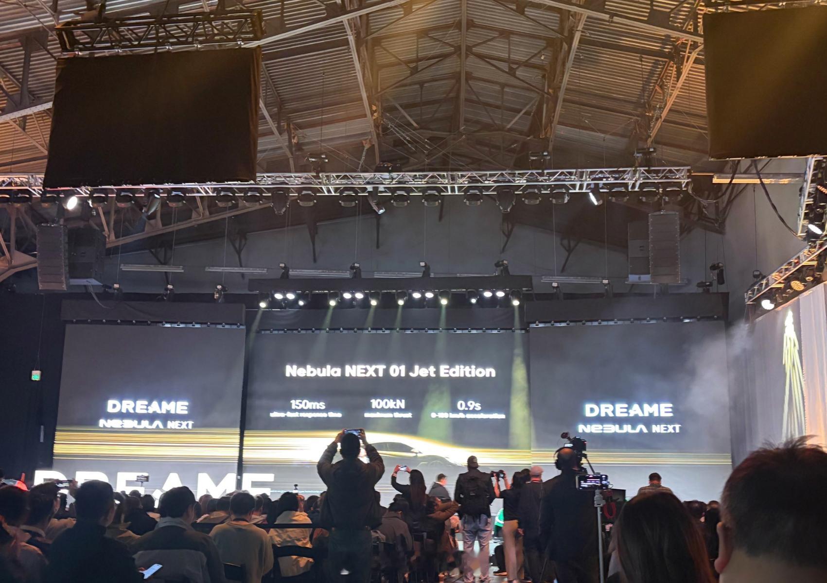 跨界造车的追觅搞了个火箭概念版的跑车，用固体火箭助推百公里加速仅0.9秒？这也太