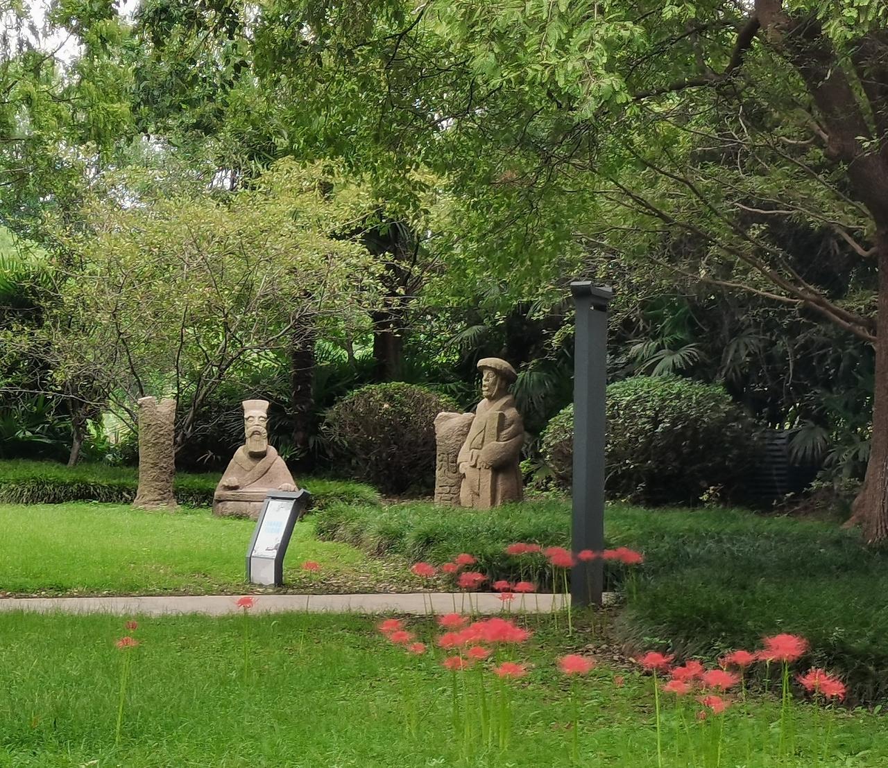 雕塑《知音》立于采石矶国家 AAAAA 级旅游景区
伯牙台
伯牙台一名源自春秋时