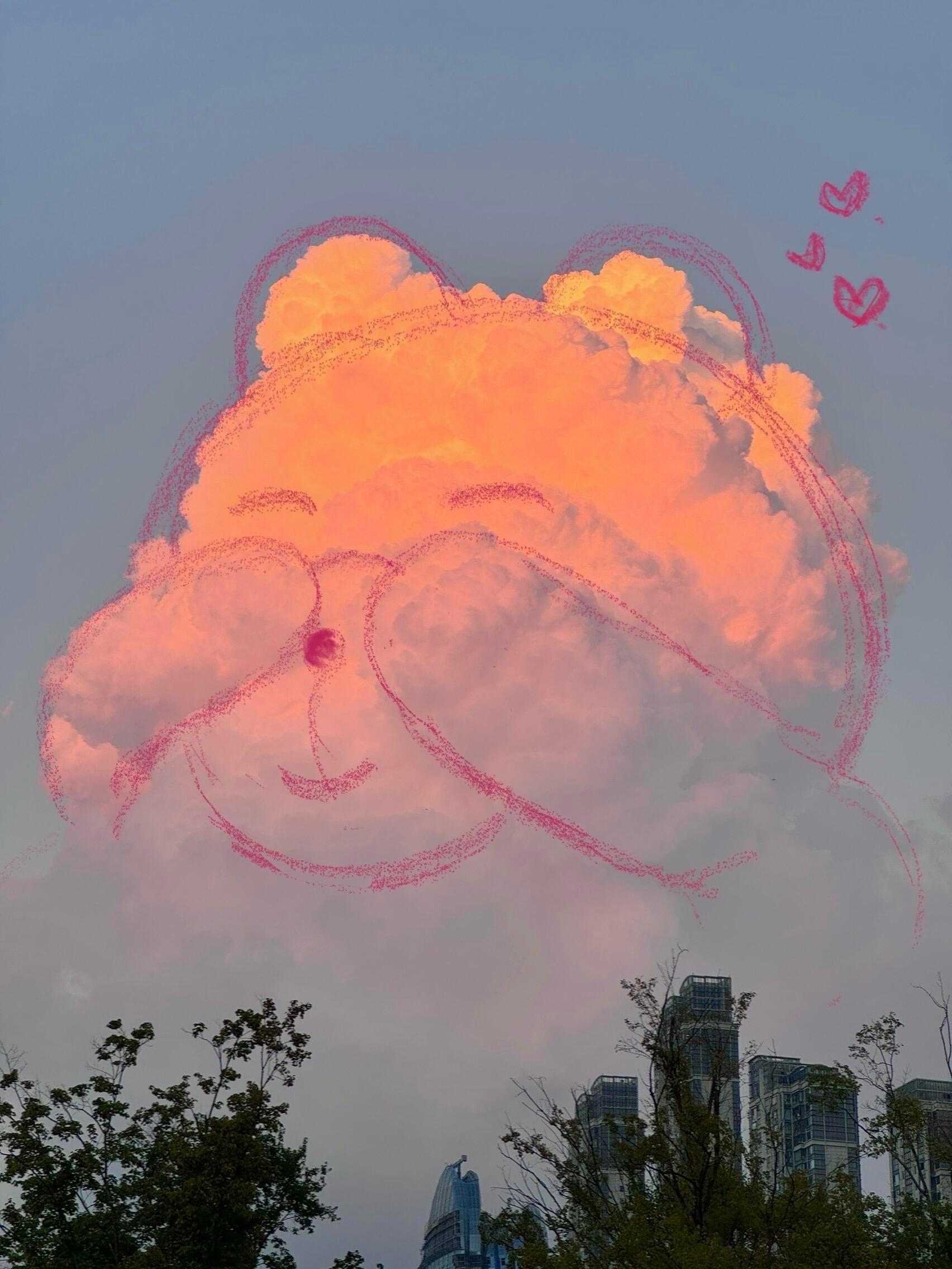 快看！天上有只小熊☁️ 
