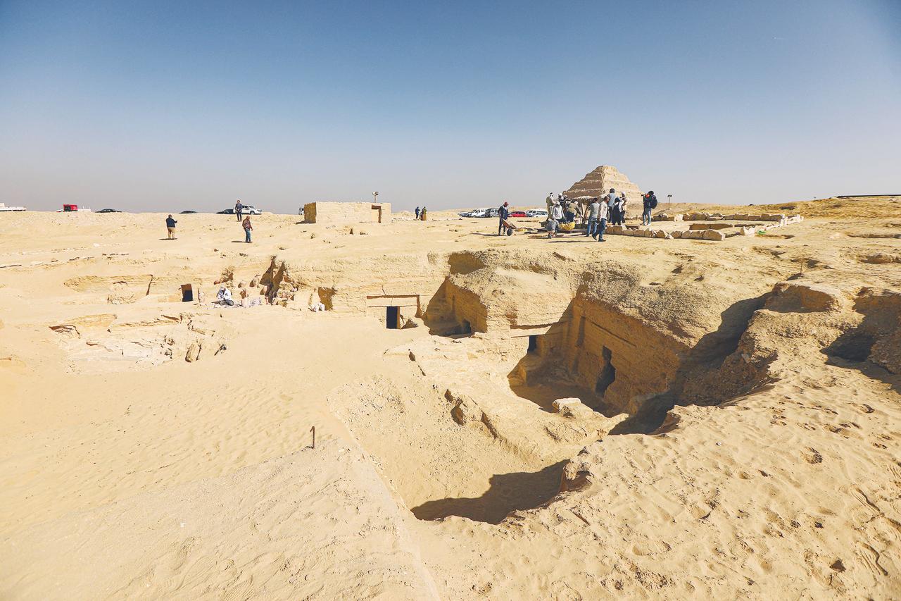 罗布泊为什么被称为无人区? 罗布泊被称为无人区，原因可太多了。它位于塔克拉玛干沙