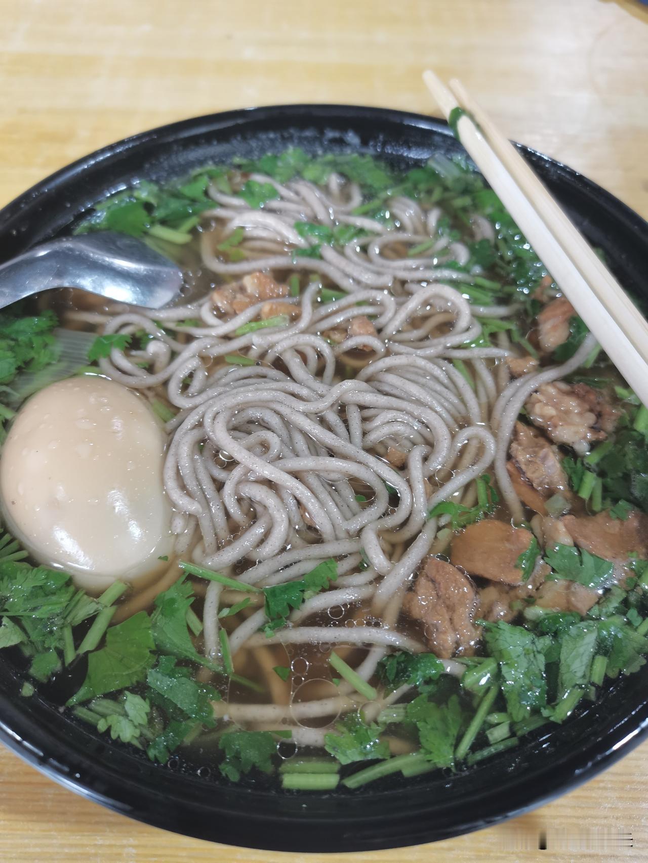 石家庄周边的饸烙，比较有名的有无极饸烙，元氏饸烙，还有邢台宁晋饸烙。不过元氏饸烙