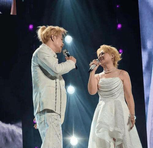 不知道大家有没有发现，很多曾经红极一时的喜剧演员开演唱会，总会被各种声音挑毛病，