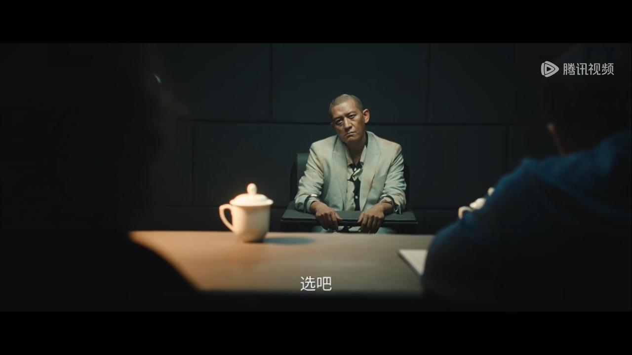 交锋马憩这个眼神完全变了，刚开始是慵懒的，徒弟走后立马变得犀利起来甚至眼神中有一