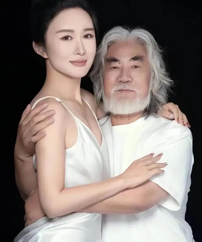 74岁张纪中的爱情观：爱情不应该是干柴烈火的爱情，一次就燃尽了，爱情应该像打铁一