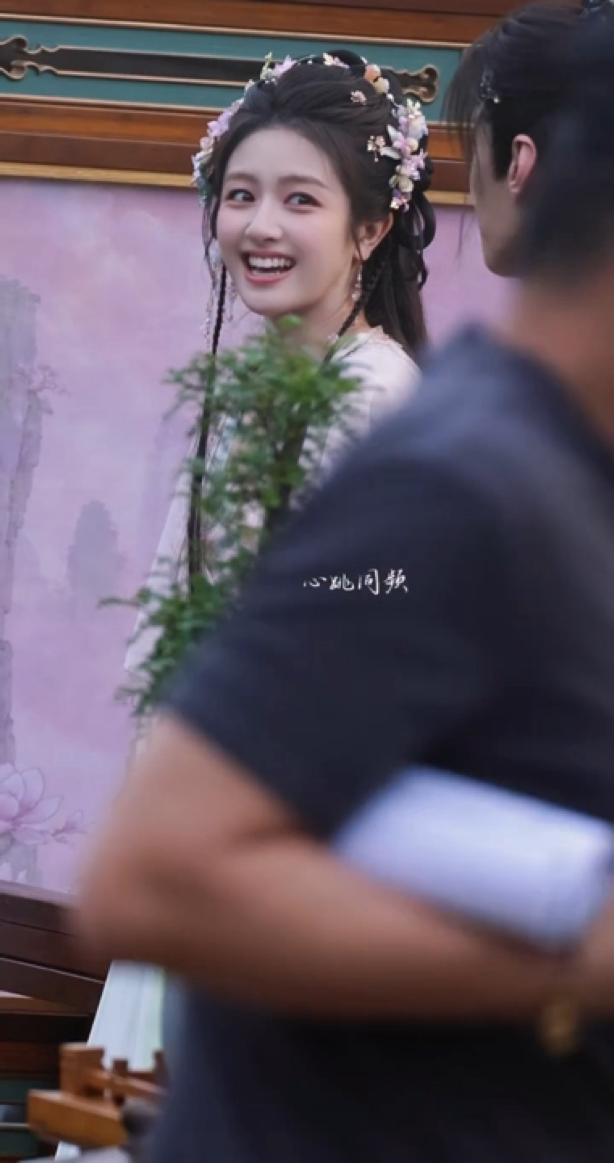 这个云兮就这样一直牙牙乐笑得好开心展示完美牙弓中！李兰迪千云兮牙牙乐李兰迪片场笑