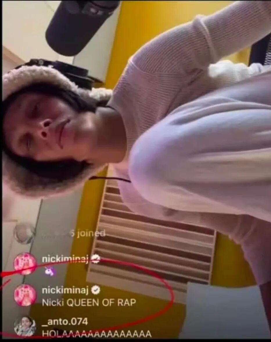 有网友发现麻辣鸡 Nicki Minaj 在 Doja Cat 的直播间评论：“