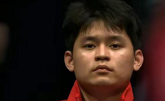 伦敦世乒赛国乒对阵瑞典男队的这场比赛，赛后那一幕，真的让人看了心里五味杂陈，特别
