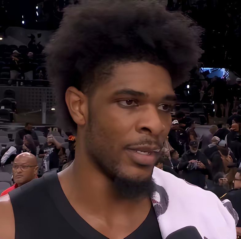 开拓者战胜马刺，大比分扳成1-1！文班亚马受伤，进入脑震荡协议退赛，这成了比赛的