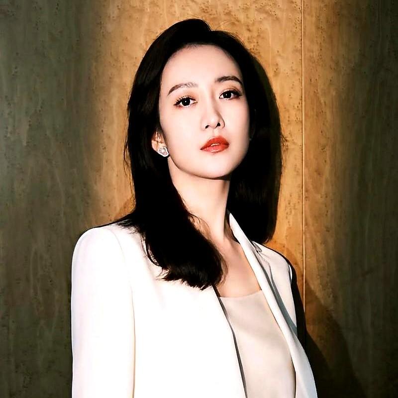 演反派被骂到微博沦陷，她一句话都没辩解。

说的就是《伪装者》里的王鸥。她演的汪