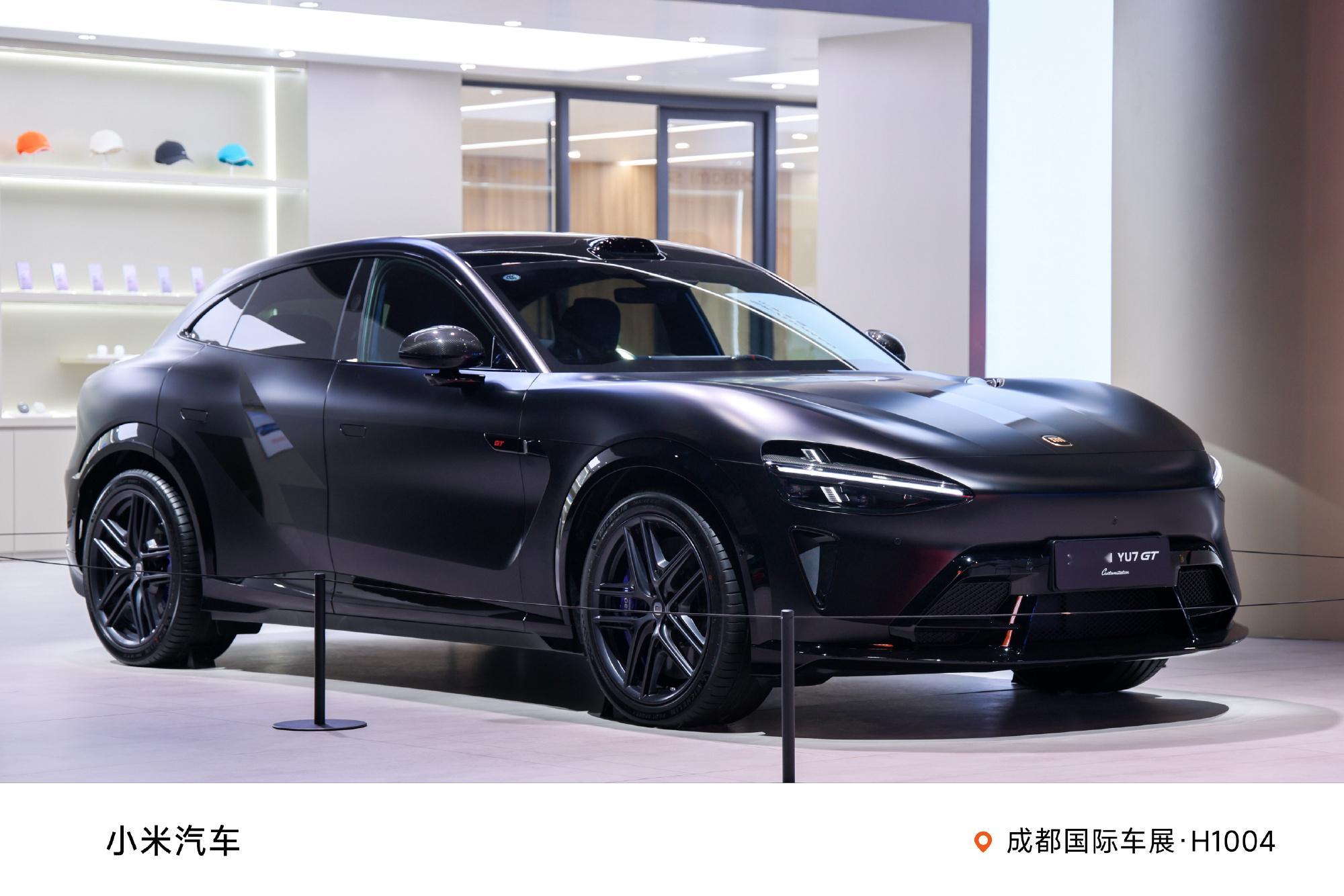 这次成都车展小米还展出了一台YU7 GT高定版，车漆是黑武士 哑光，哑光漆纯人工
