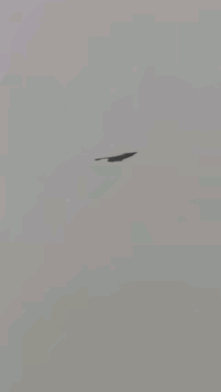 大家伙，是无人的吧？不知道是不是首飞，总之很大，不用参考也觉得很大。