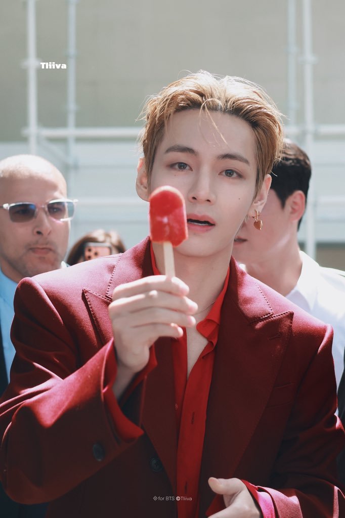 金泰亨巴黎男装周✨金泰亨 🍦是小泰泰最喜欢的草莓🍓味道的呀2027 Celi
