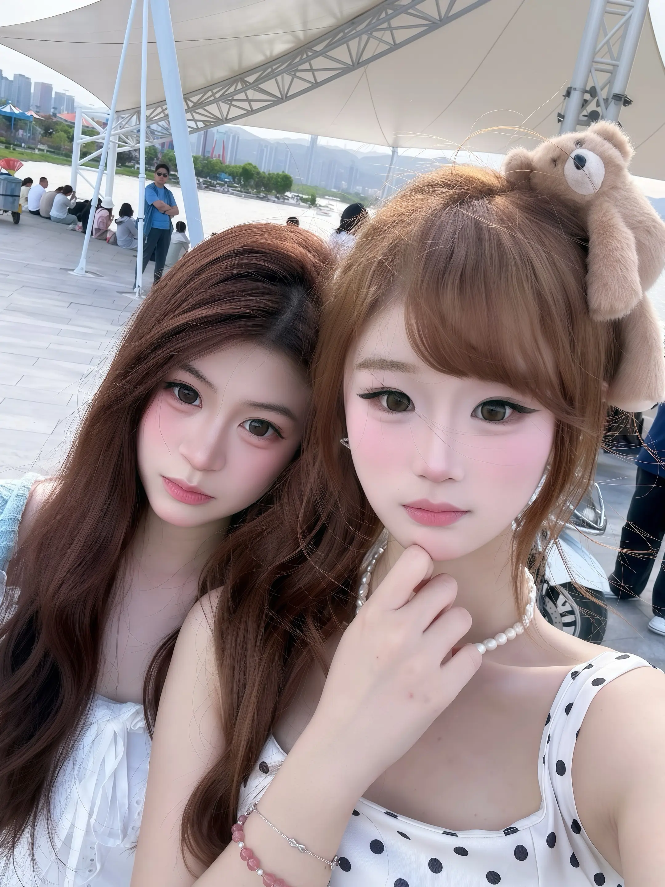我们刘海妹就应该跟中分妹玩一辈子！