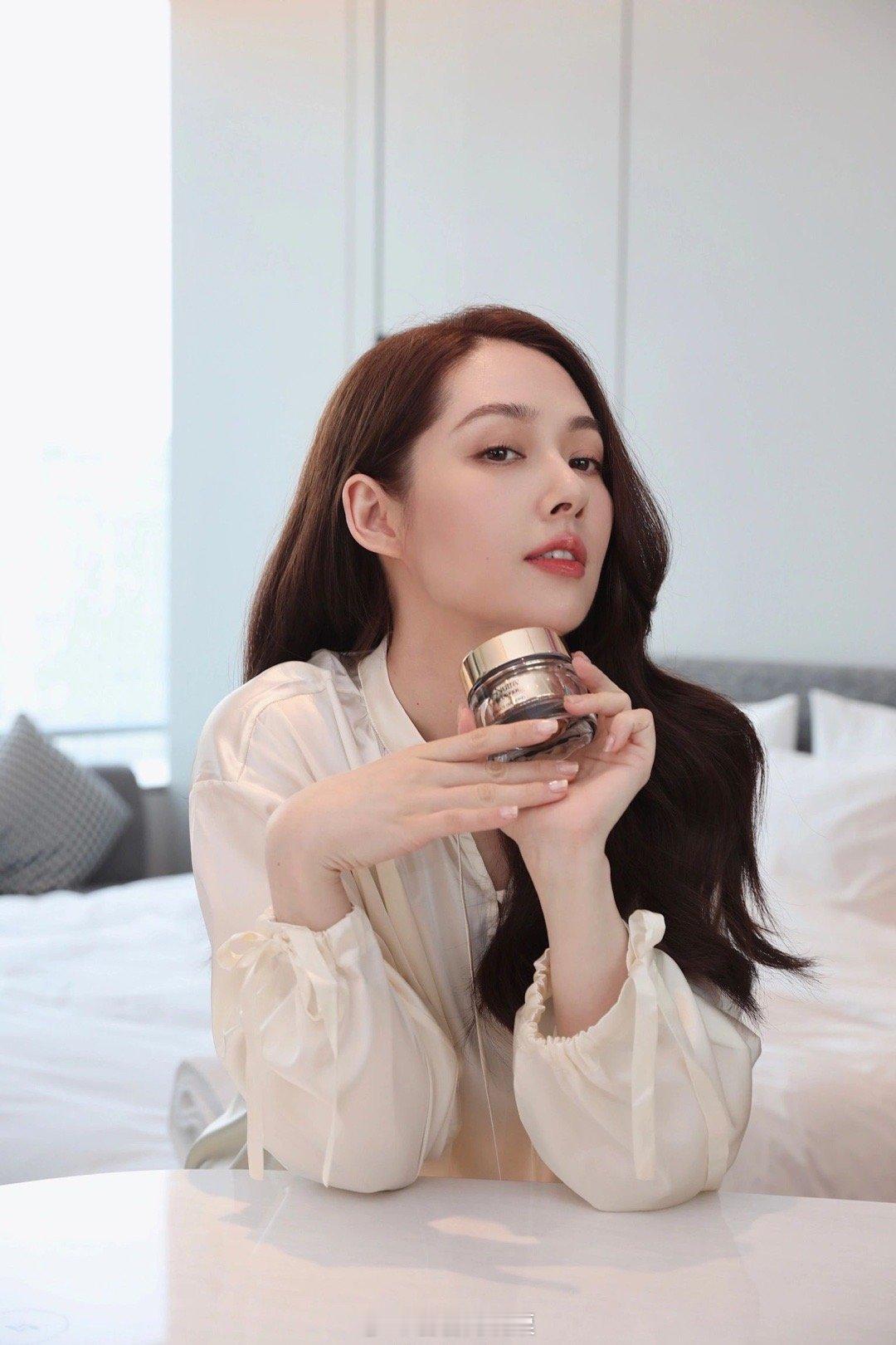 #郭碧婷[超话]# 2024.04.02。xhs🍠更新一则♡今日妝造花絮大放送