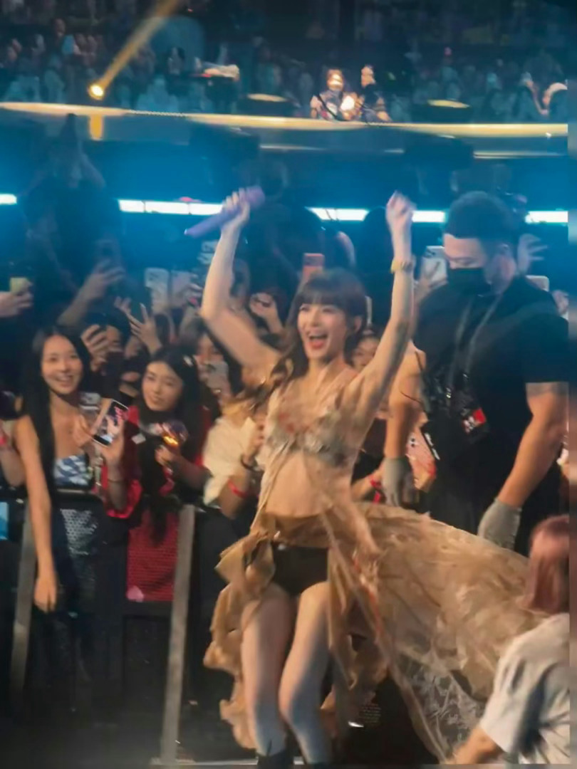 少女万岁！愿你一生做自己如此洒脱快乐赵露思