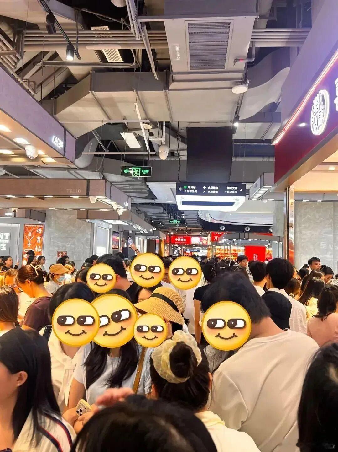 深圳水贝被挤爆网友调侃：买黄金的人比菜市场还多国际现货黄金跌破4000美元/盎司