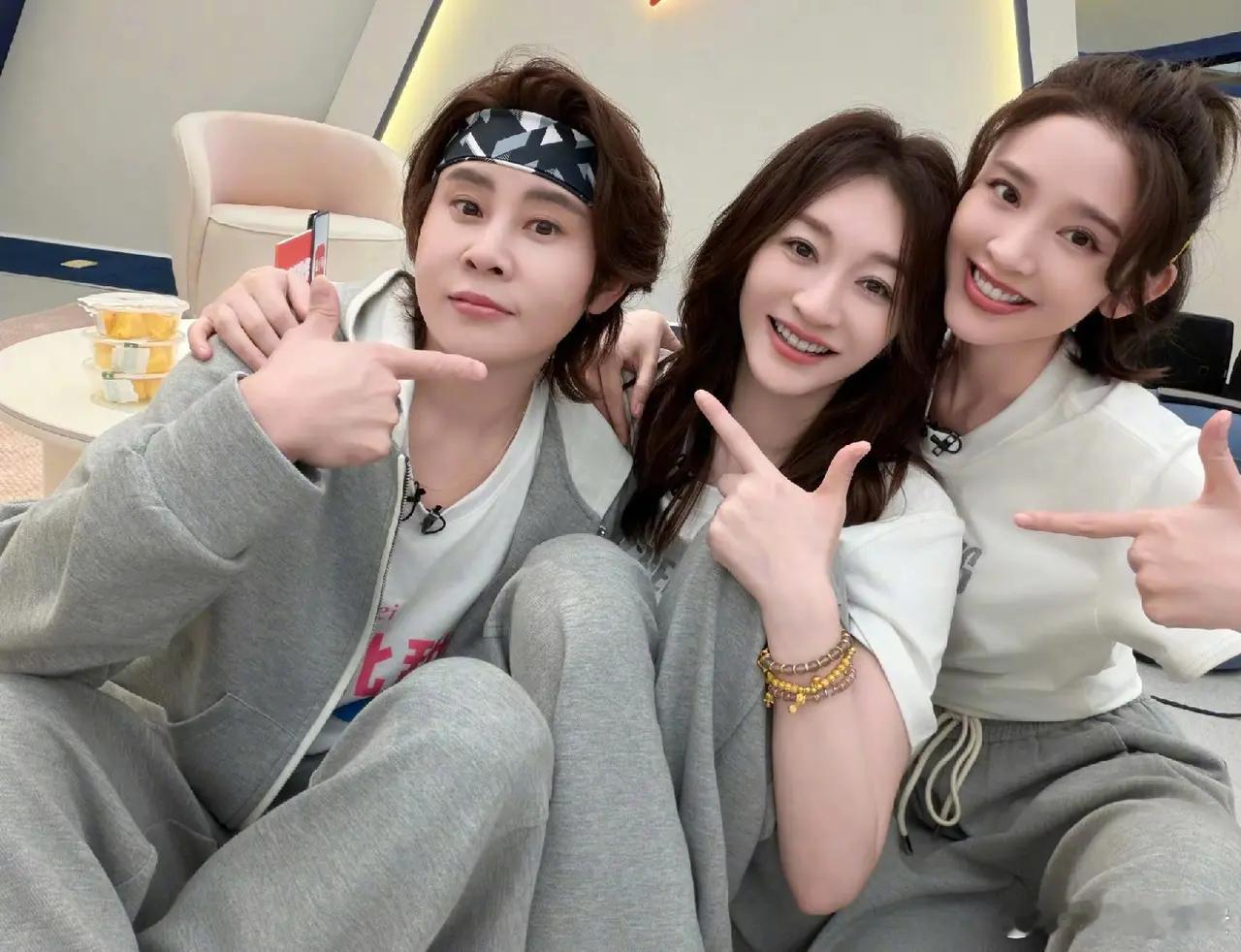 唐艺昕，高调发文！4 月 8 日，唐艺昕突然冲上热搜，不过这次不是因为丈夫张若昀