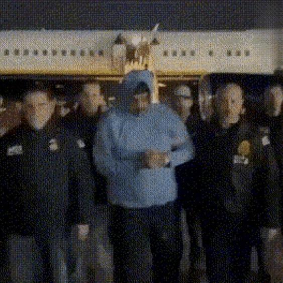 马杜罗的未来不外乎三种结局：

第一种，也是最牵动人心的，是在国际社会声援下平安