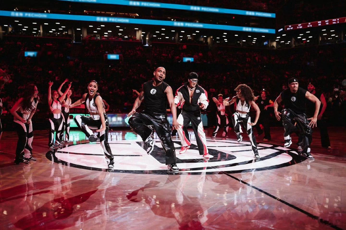 刘畊宏就这样闯进NBA了 从线上健身到NBA中场秀，刘畊宏让本草纲目毽子操走向世