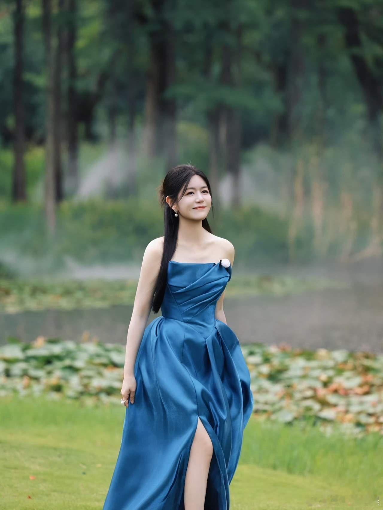 1.陈妍希年轻的时候在老家那边特别受欢迎，年纪大的富豪就喜欢清纯类型，当然现在身