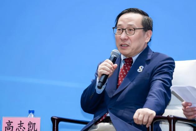 谁能想到，以往名不见经传的“国家移民管理局”，竟因为一句“应改回出入境管理局”的