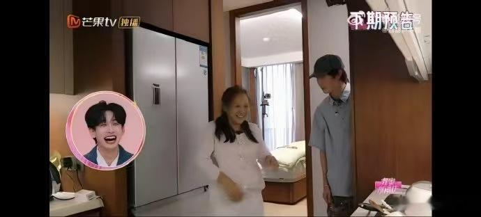 黄灿灿被唐九洲吓成这样我家那闺女唐九洲一番闲谈，把黄灿灿吓出表情包！说起她私下敢