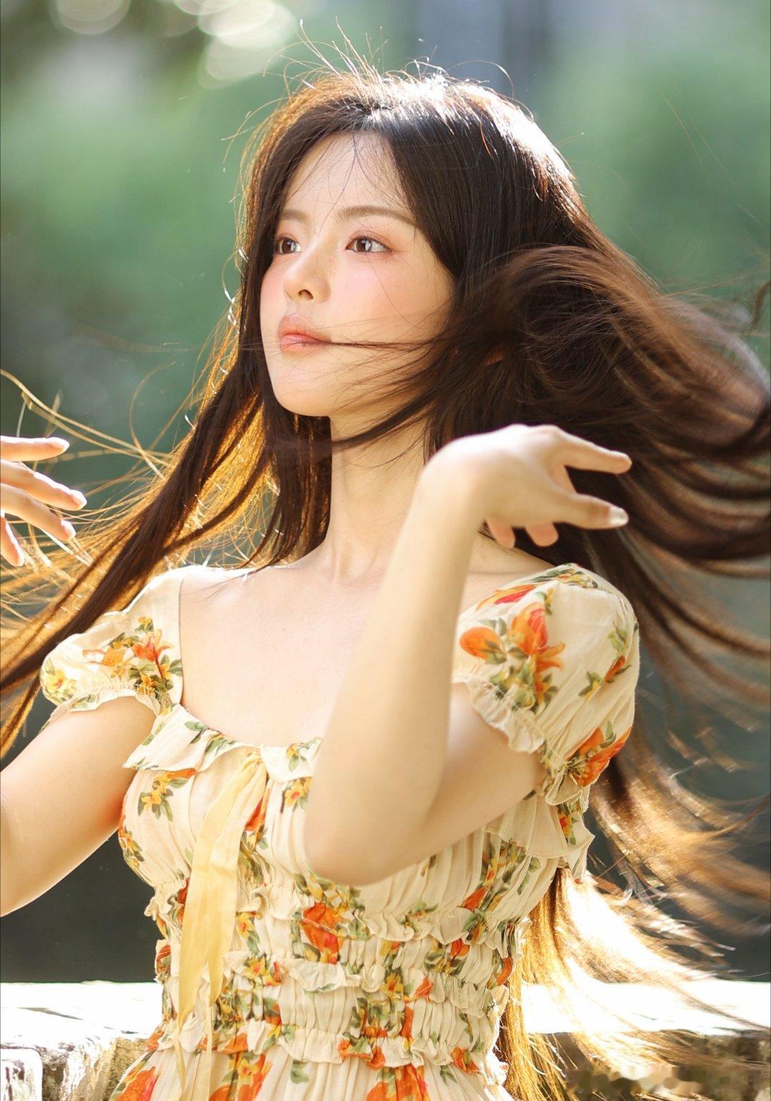 杨超越[超话]杨超越 [心]杨超越阿珍 [心]杨超越喜剧之王  爱让悬崖变平地，