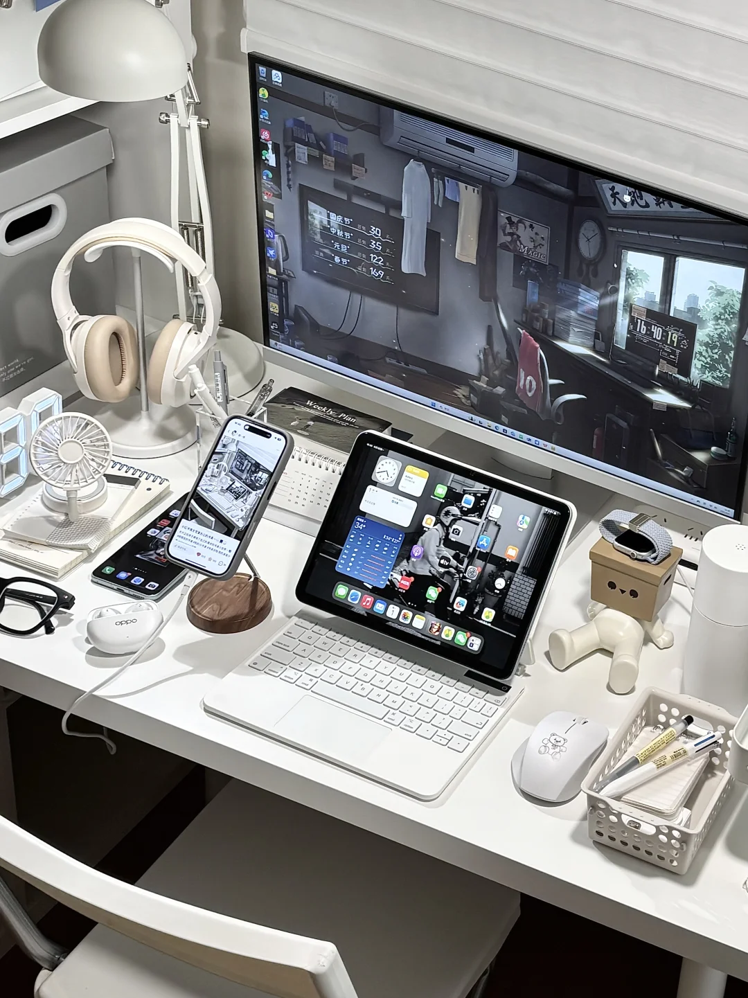 博主居家办公的书桌～🌤️💻📱