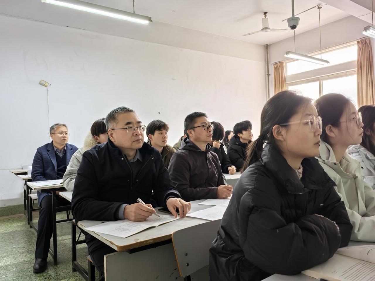 一个本地教育者的尴尬转身

老周，比我大几岁。

他曾经是县教研室资深的初中语文