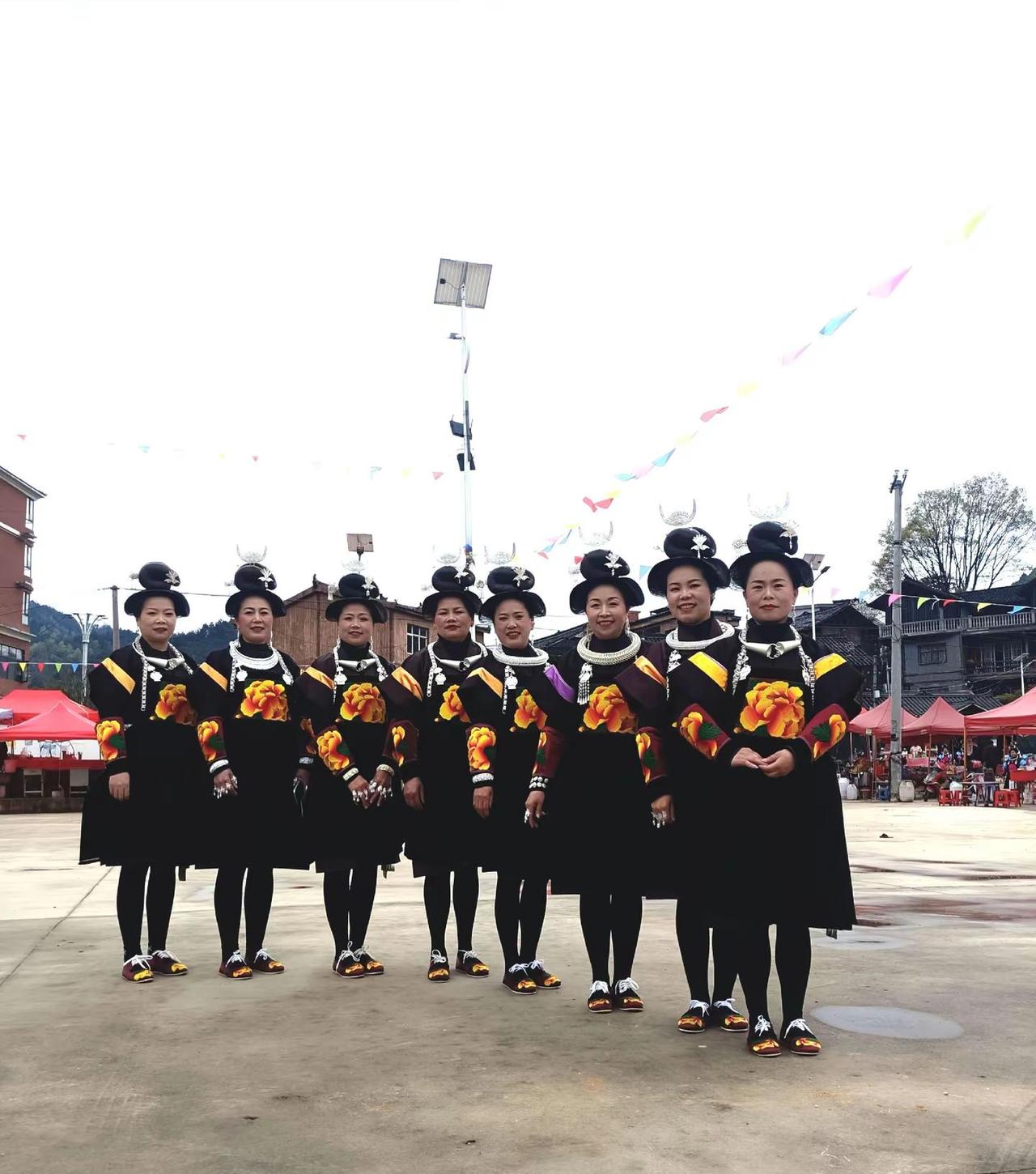 少数民族服饰，舞台无数不在，开心就好