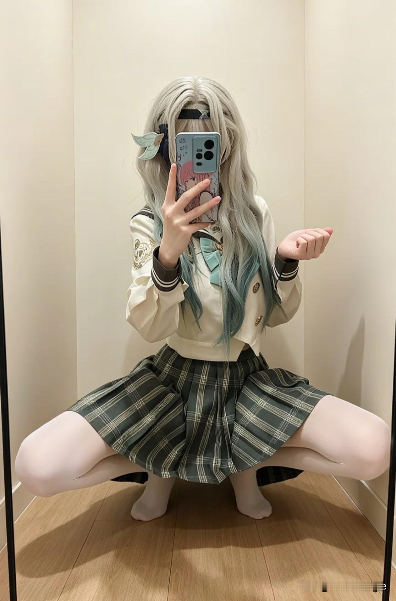 穿洛丽塔风格服装的女孩自拍。