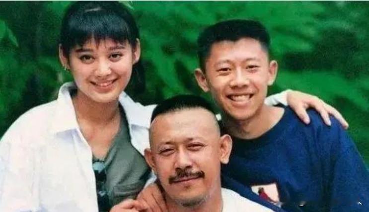 1993年，宁静偷偷与姜文交往，刘晓庆找到宁静说：姜文是我的男人，以后请离他远点