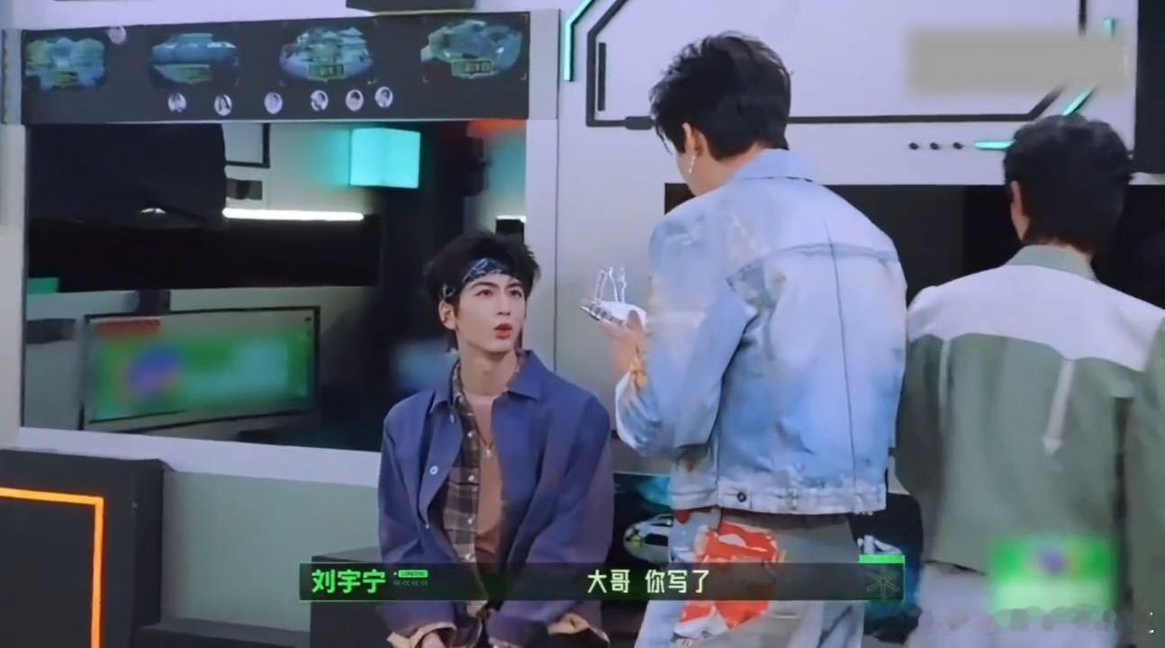 张凌赫顶着这么帅的脸光想吃饭张凌赫王楚然额头吻花絮开始推理吧 整场表现没有刻意炒