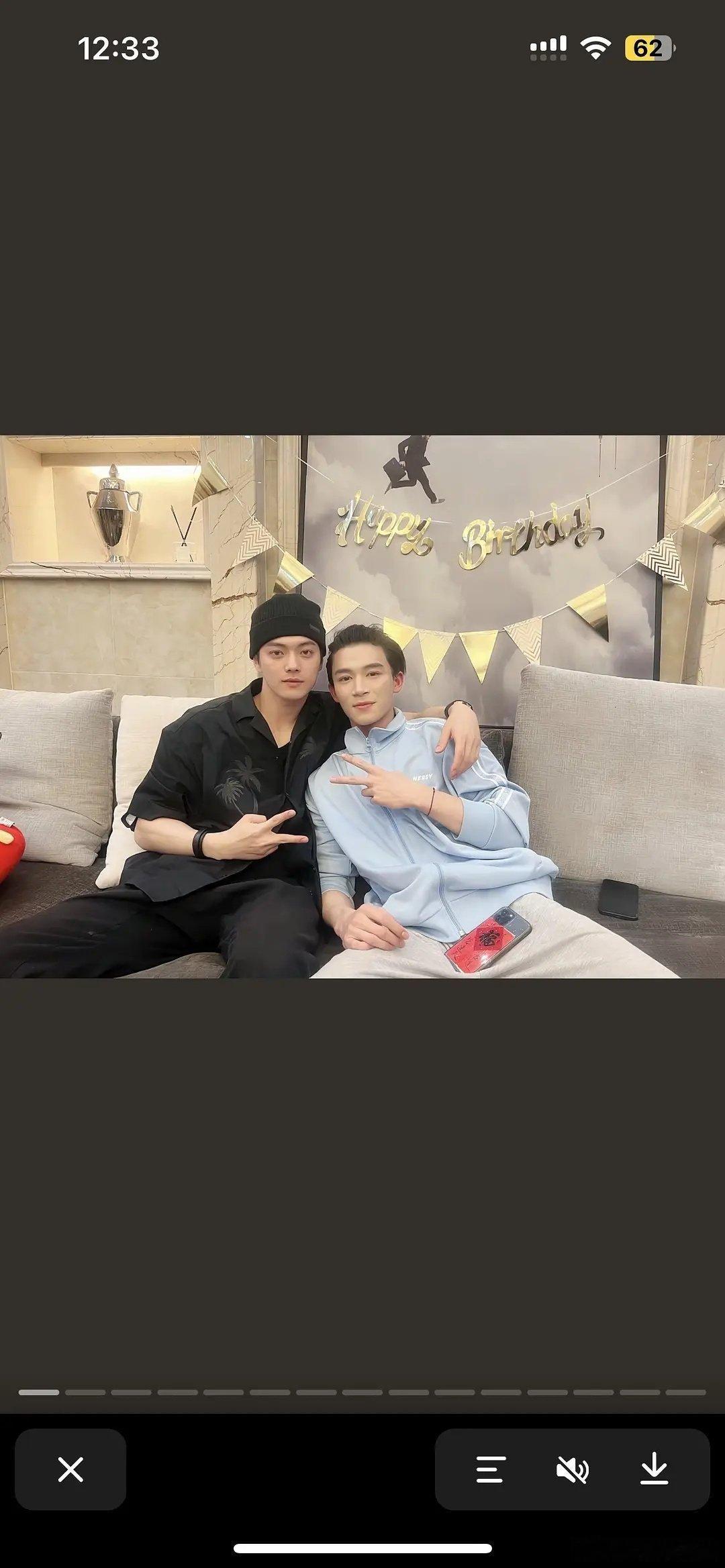 芜湖，这是王星越过生日时候照片嘛[憧憬][憧憬]好青涩诶 ​​​