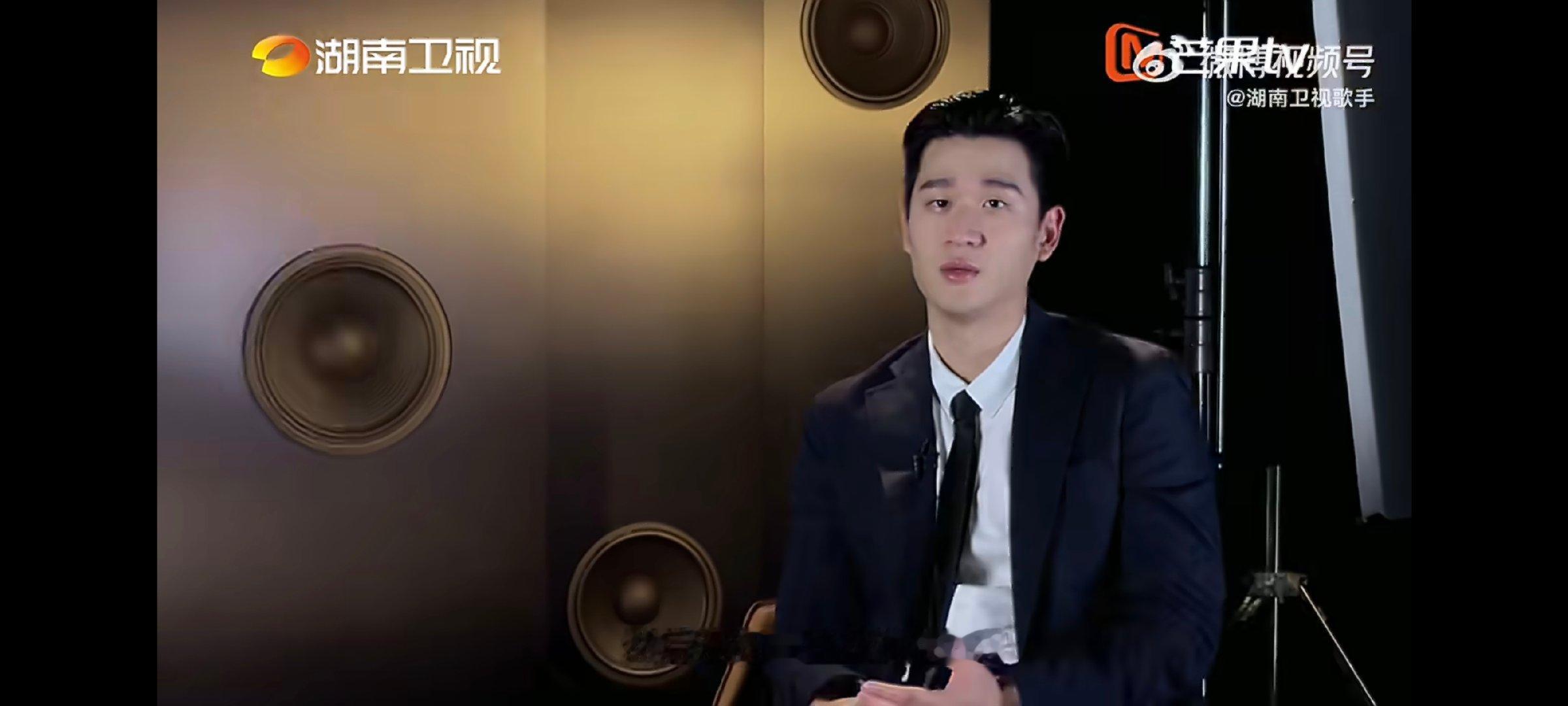 周兴哲宣布淘汰只惊讶了5秒面对竞技赛场的残酷结果，他看得十分通透，明白比赛总有输