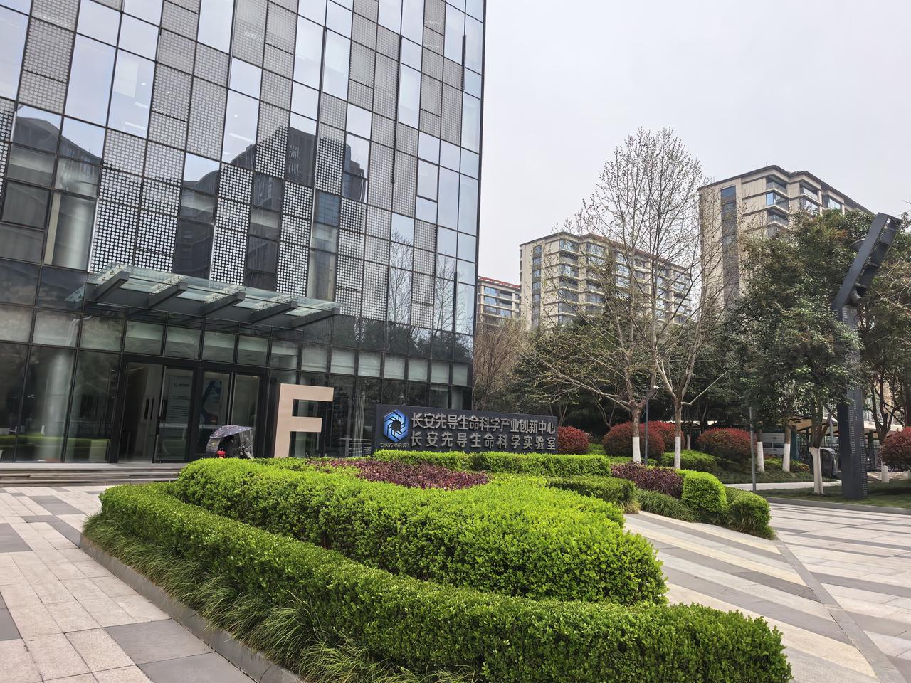 把人体健康细胞应用到临床医学治疗疾病上（细胞治疗），人的平均寿命突破100岁就不