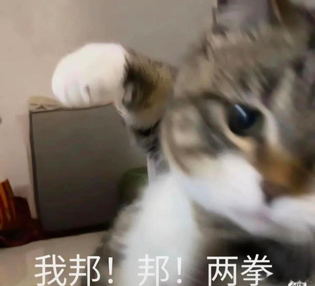 网友称女子在列车内大声唱歌真想拿个大音响在她耳朵旁放一曲个人情绪宣泄，不该让全车