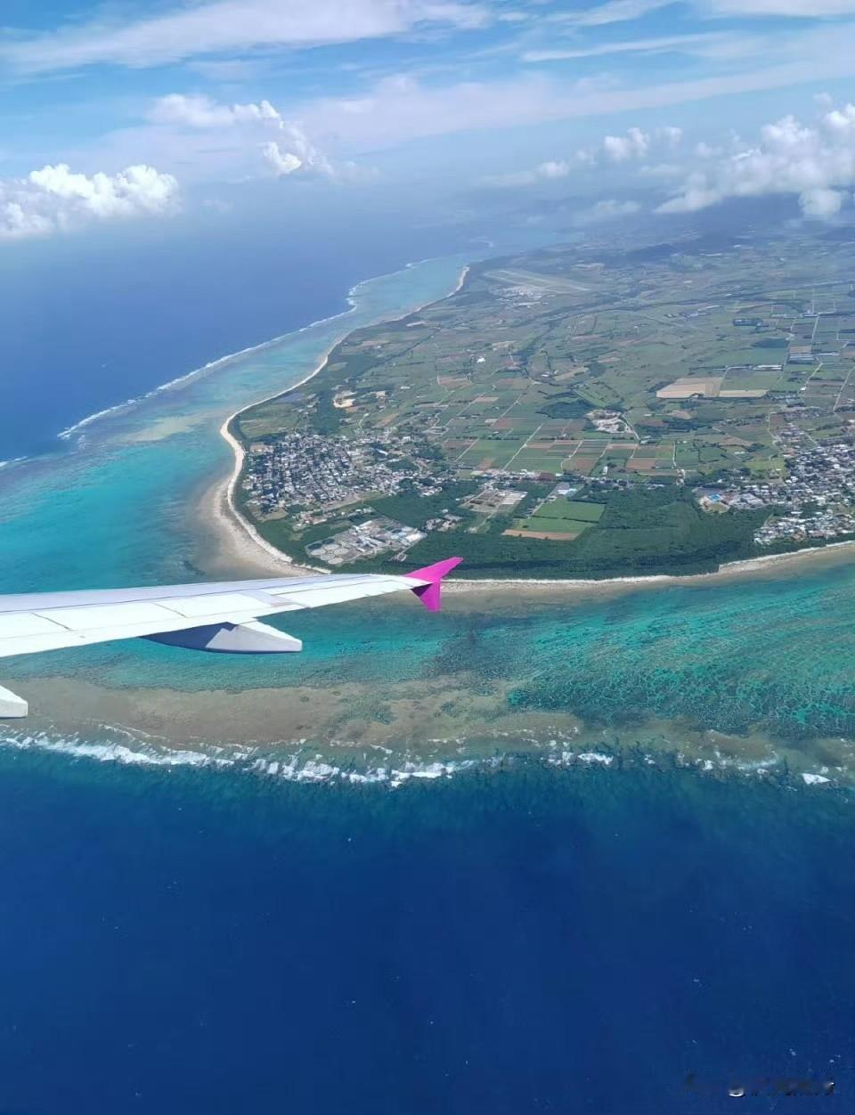 日本防卫大臣、小泉纯一郎之子小泉进次郎视察石垣岛，该岛位于日本冲绳县八重山群岛，