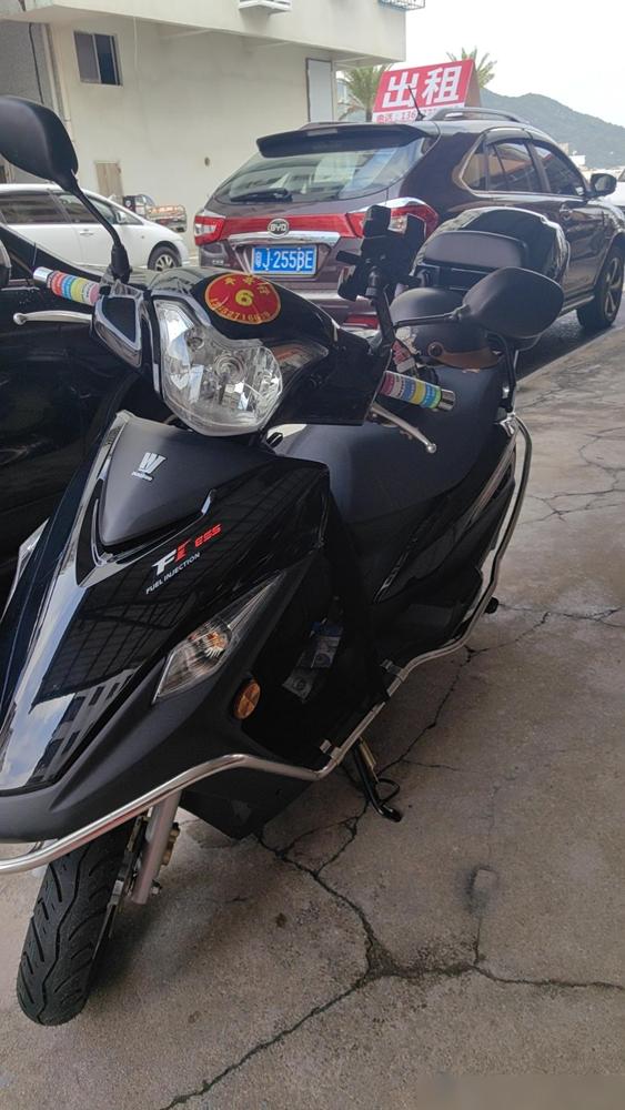 上午10点就登岛了，决定先租辆车，老婆想租2座电动车，3百元/天砍价到260元，