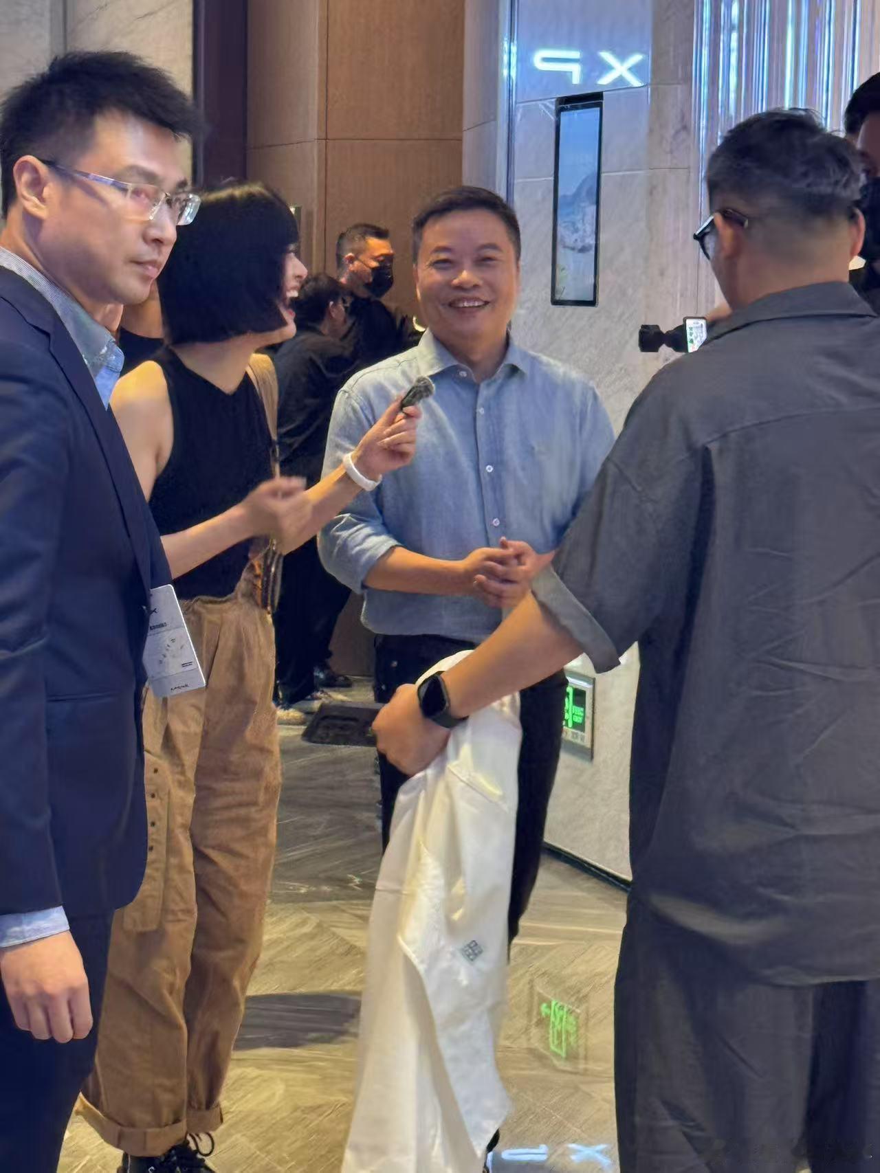 何总：自从去年缓了口气，今年呼吸都是美妙的[哈哈]终于碰到鸠摩智合上影了。众所周